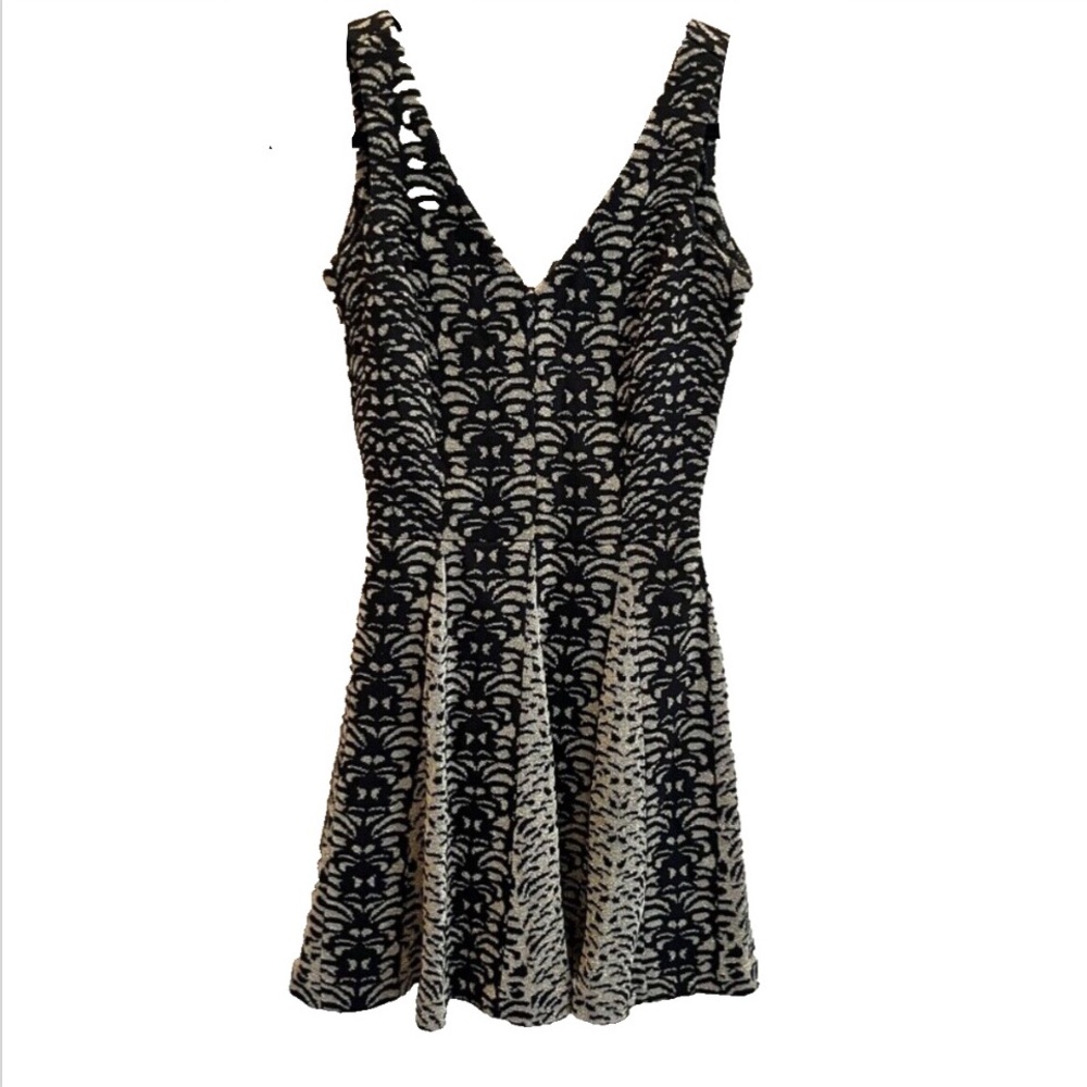 GiG Black & Gold Flare & Fit Dress Size Small